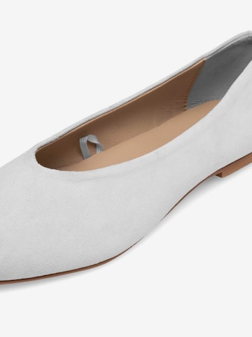 Bianco Ballet Flats in White