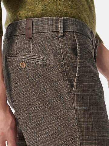 Coupe slim Pantalon chino 'Pepita Check' MMXGERMANY en marron