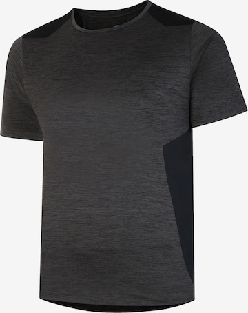 UMBRO Performance Shirt in Black: front