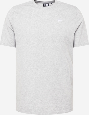 T-Shirt 'ESSENTL' NEW ERA en gris : devant