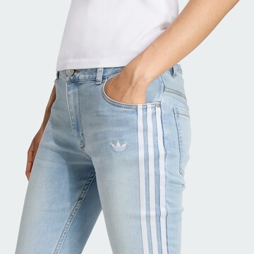 Coupe slim Jean 'Adilenium Season 4 Teamgeist' ADIDAS ORIGINALS en bleu