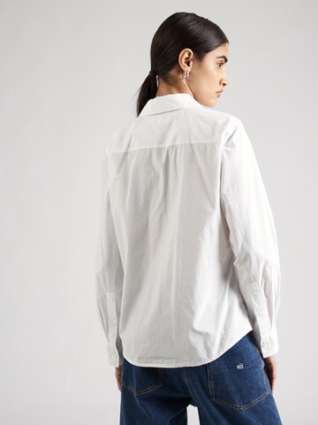 TOMMY HILFIGER - Blusa 'ESSENTIAL' em branco