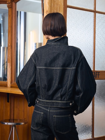 Bershka Between-season jacket in Blue