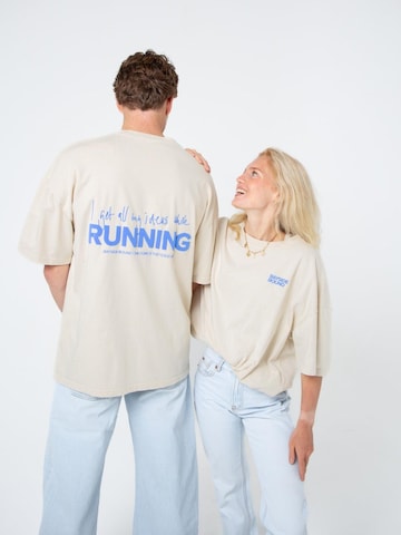 BAYSIDE BOUND Oversizeshirt 'THE RUNNING UNISEX OVERSIZE TEE'‌‌‌‌‌‌ in Beige