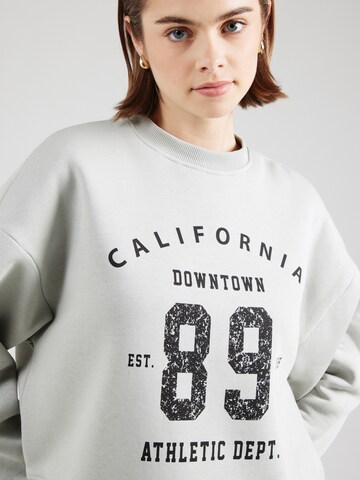 ABOUT YOU Sweatshirt 'Jana' i grå