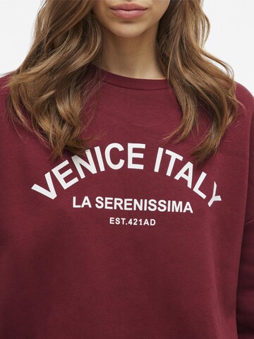 VILA Sweatshirt in Red