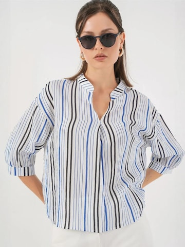 Bigdart - Blusa em azul: frente