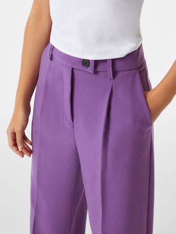 Wide leg Pantaloni con pieghe di Bershka in lilla