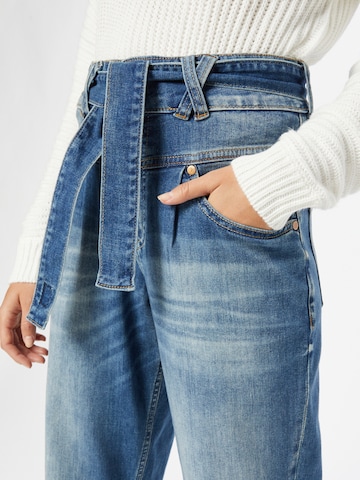 Herrlicher Tapered Pleat-front jeans 'Kabira' in Blue