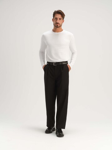 Regular Pantalon à pince TRAPP en noir : devant