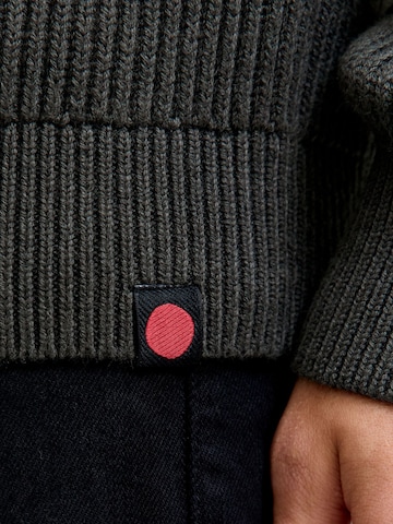 R.D.D. ROYAL DENIM DIVISION Pullover 'RDDWALT' in Grau