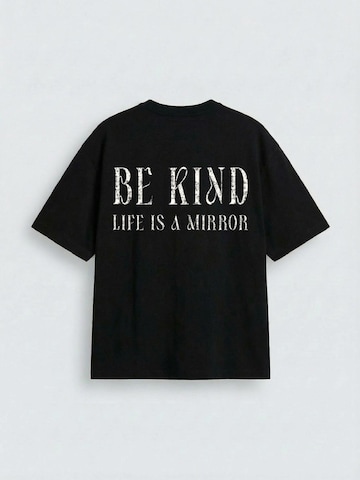 Kleidermafia T-shirt 'Oversize Be Kind T-shirt - Black' i svart