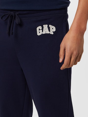 Tapered Pantaloni de la GAP pe albastru