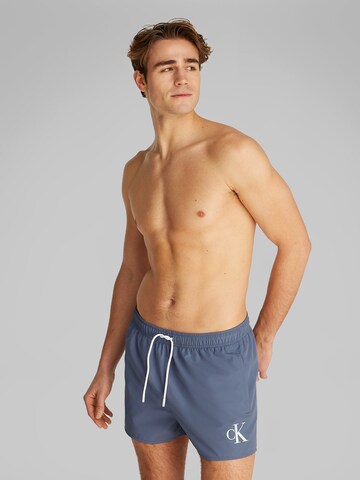 Pantaloncini da bagno di Calvin Klein Swimwear in grigio: frontale