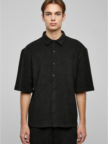 Coupe regular Chemise Urban Classics en noir : devant