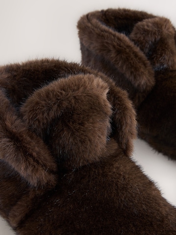 Next Домашни пантофи в кафяво