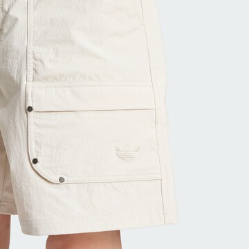 Loosefit Pantalon cargo 'Premium Essentials Utility' ADIDAS ORIGINALS en beige