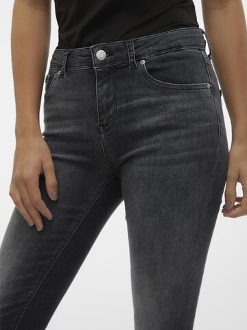 VERO MODA Skinny Jeans 'LUX' in Zwart