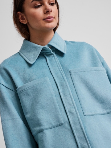 PIECESPrijelazna jakna 'Nessi' - plava boja