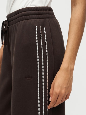 ADIDAS ORIGINALS Wide leg Byxa 'STUDDED' i brun