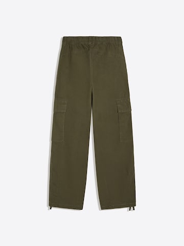 Loosefit Pantalon cargo 'Bas' Bershka en vert