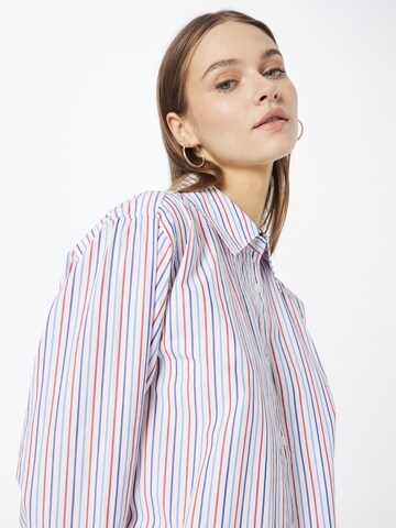 TOMMY HILFIGER - Blusa en blanco