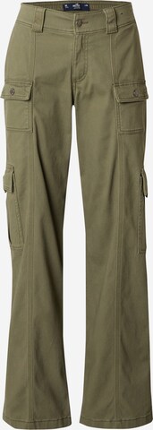 HOLLISTER Cargo Pants in Green: front