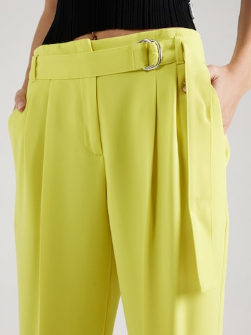 BOSS Black - regular Pantalón plisado 'Tapiah' en amarillo