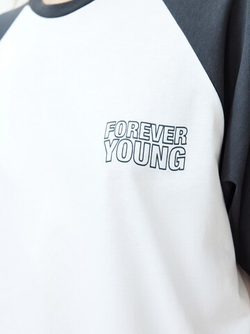 Trendyol Paita värissä valkoinen