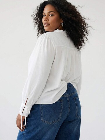 Trendyol Curve - Blusa en blanco
