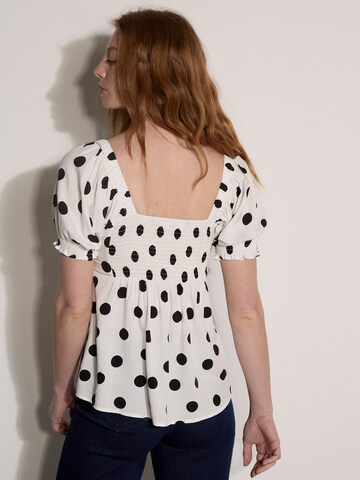 Apricot Polka Dot Tie Front Top ' ' in Weiß
