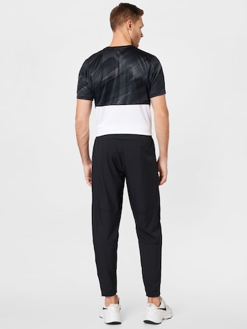 NIKE Tapered Urheiluhousut 'Challenger' värissä musta