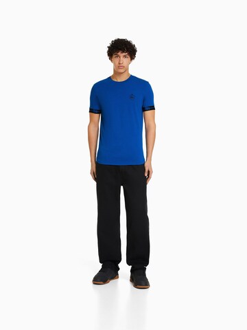 Bershka T-Shirt in Blau