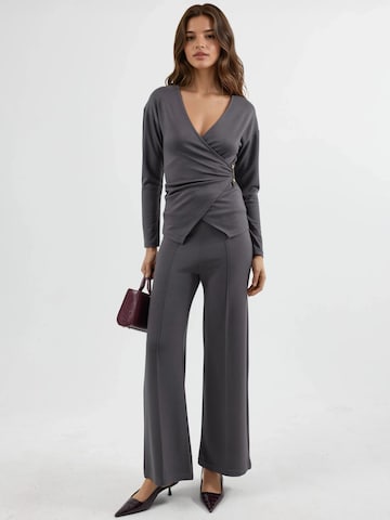 Completo pantalone di Hiccup in grigio