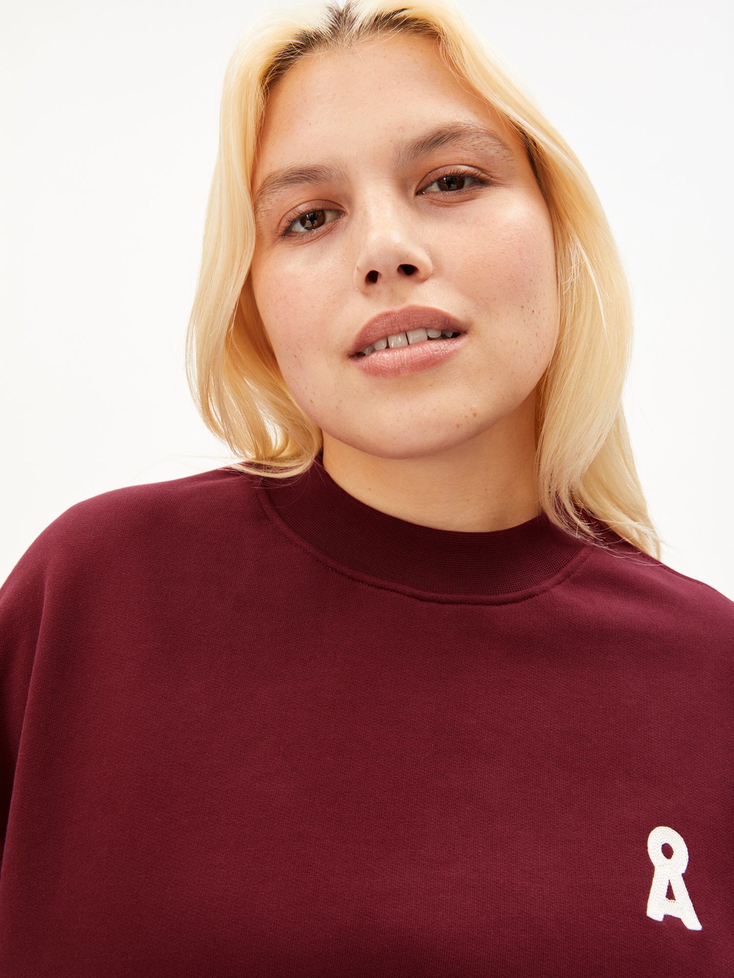 ARMEDANGELS Sweatshirt i rød