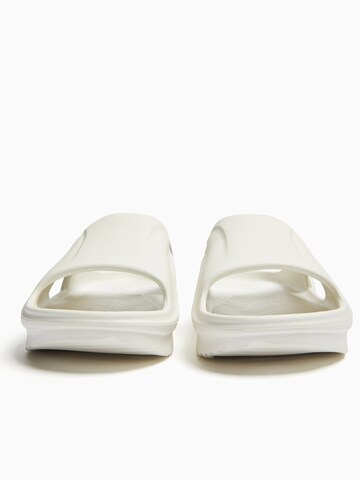 Bershka Pantolette i vit