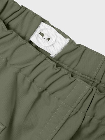 Tapered Pantaloni 'Bella' de la NAME IT pe verde