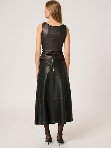 Top 'Kalira' di My Essential Wardrobe in nero