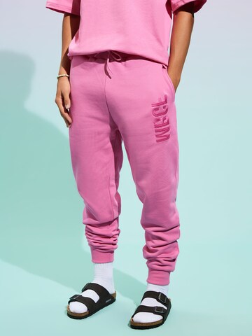 Effilé Pantalon 'Tino' FCBM en rose : devant