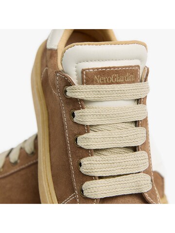 Baskets Nero Giardini en beige