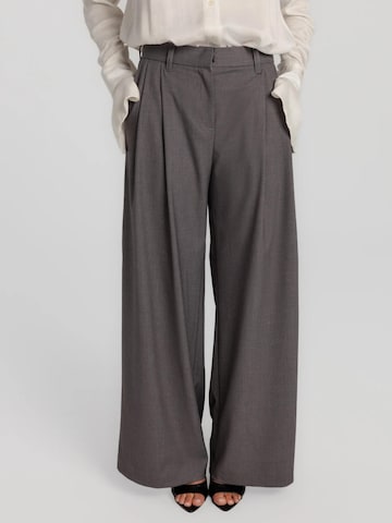 mandragora Regular Trousers 'Estra' in Grey: front