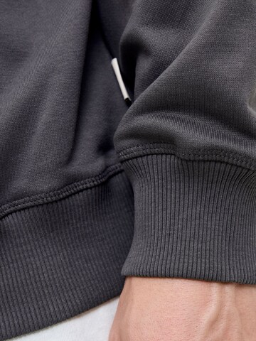 Sweat-shirt 'JORNorrebro' JACK & JONES en gris