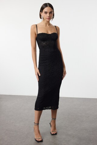 Trendyol Kleid in Schwarz: Vorderseite
