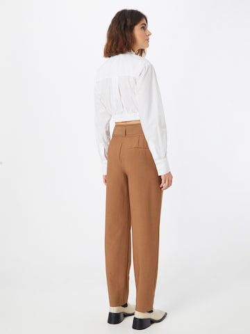 VILA Regular Pleat-Front Pants 'BILYANA' in Brown