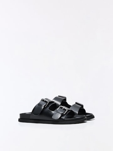 Saboți de la Bershka pe negru