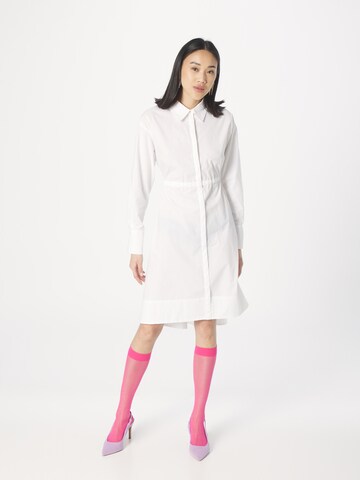 Robe-chemise 'RHODES' FRENCH CONNECTION en blanc : devant