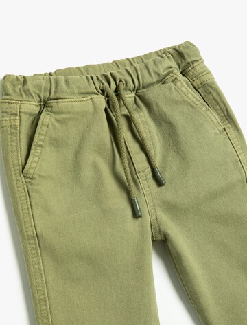 Koton Tapered Jeans in Groen