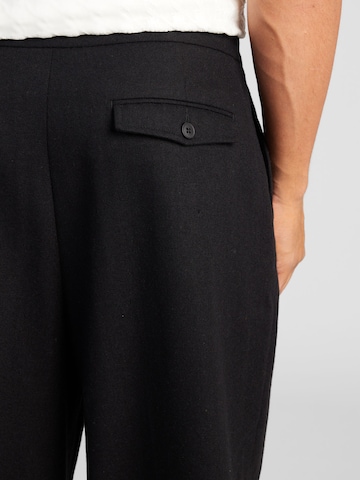 Loosefit Pantaloni con pieghe di TOPMAN in nero