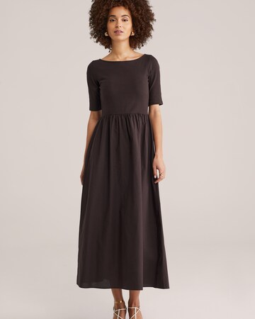 WE Fashion Φόρεμα σε καφέ: μπροστά