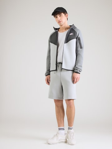 Nike Sportswear Regular Byxa 'TCH FLC' i grå